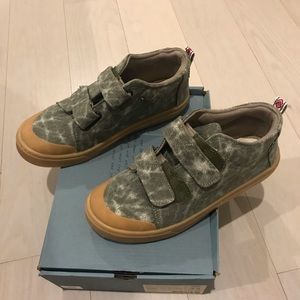 Tom’s Lenny Mid Double Strap size 4.5